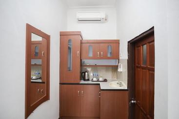 پانسیون Reddoorz Syariah Near Bundaran Joeang