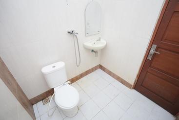 پانسیون Reddoorz Syariah Near Bundaran Joeang