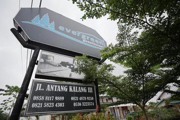 پانسیون Reddoorz Syariah Near Bundaran Joeang