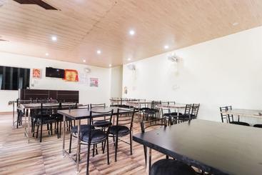 酒店 Spot On 62824  Gold Inn