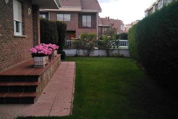 فندق Hostal Azúa