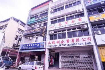 ホテル Oyo 89465 Golden Lounge