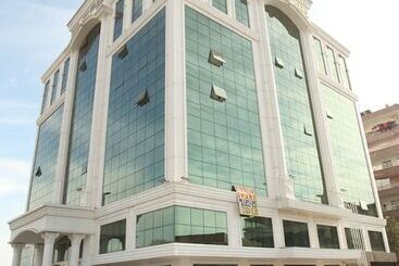 Апарт-отель The City Walls Suit