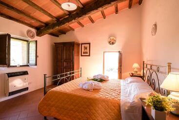 בית מלון כפרי Borgo Montemaggiore