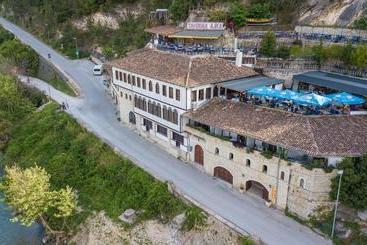 בית מלון כפרי Ajka