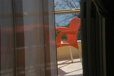 هتل Dhori House Dhermi