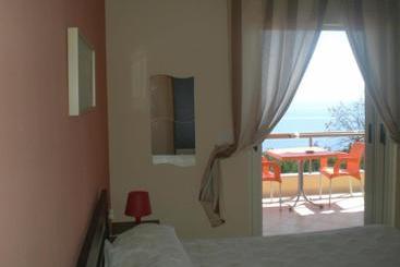 هتل Dhori House Dhermi