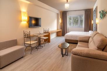 Apartamentos Sevilla Este By Qhotels