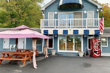 هتل American Inn Lee