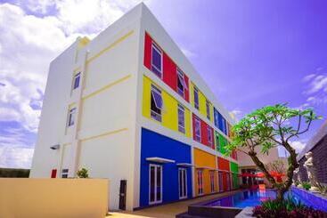 Front One Hotel Purwodadi