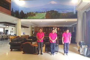 Phil Oasis  And Resorts