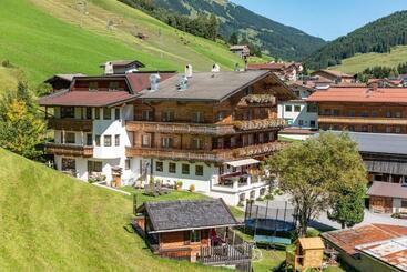 ホテル Garni Hanslerhof  Urlaub Am Bauernhof