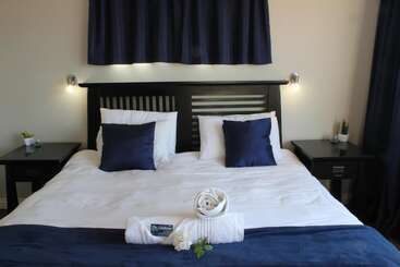 פנסיון The Lakehouse Guest House