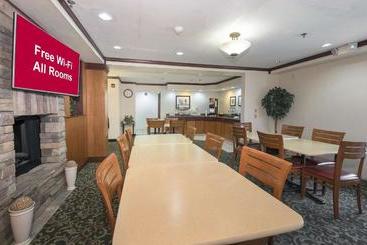 هتل Cedar Rapids Inn