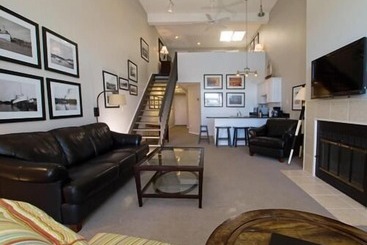 בית מלון כפרי Edgewater Inn Charlevoix