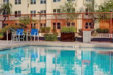 هتل Holiday Inn Express & Suites Phoenix   Mesa West, An Ihg