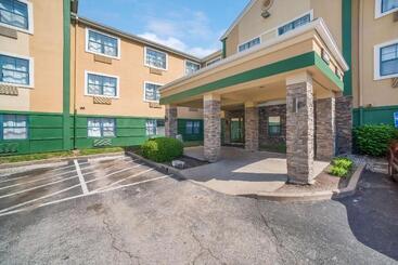 فندق Hometowne Studios By Red Roof St. Louis   Airport/n Lindbergh