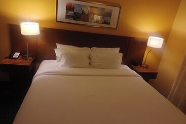 هتل Spark By Hilton Springfield Southwest