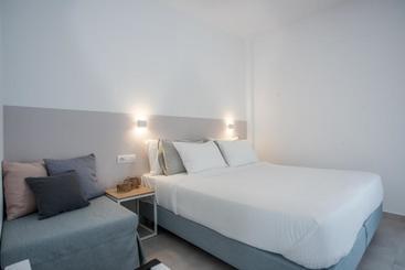 هتل Nautilus Apartments Suites