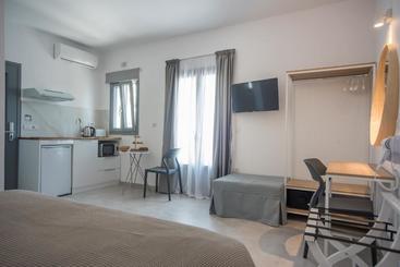 هتل Nautilus Apartments Suites