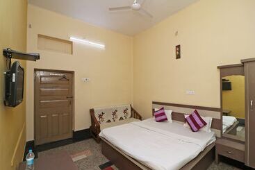 Spot On 39527 Hotel Saraogi