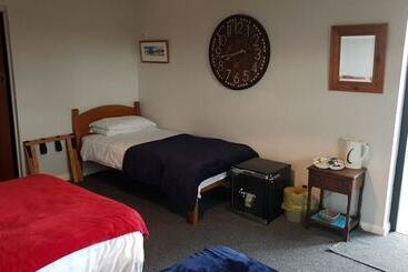 客栈  Old Red House