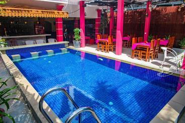 בית מלון כפרי Rajdhani Palace