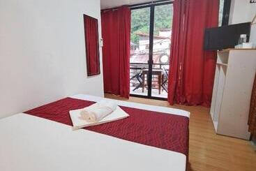 هتل Virginia Suites