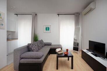 ツーリストアパートメント Apartments Antons