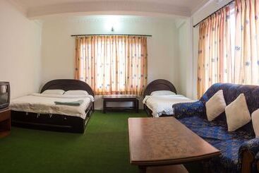 پانسیون Giri Guest House