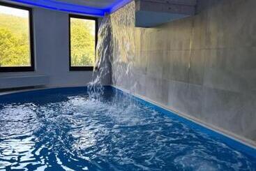 پانسیون Holiday Resort Zlatni Dol Mostar