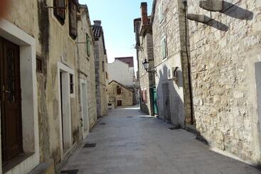 پانسیون Rooms And Apartments Emily