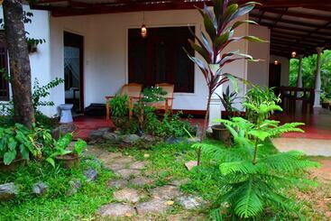بنسيون Sigiriya Lahiru Homestay