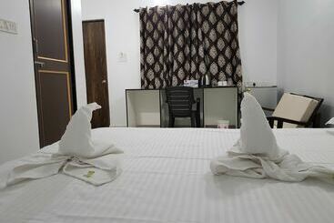 پانسیون Travelholic Luxury