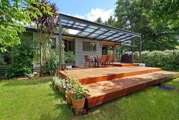 Rail Trail Cottage  Bright