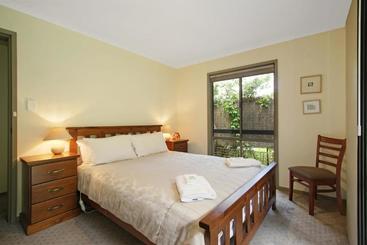 Rail Trail Cottage  Bright