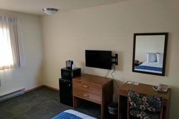 Fort Three Forks Motel & R V Park