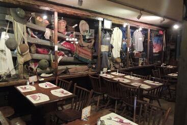 호텔 Historic Farnsworth House Inn