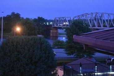 هتل Gadsden Inn And Suites