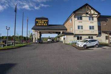 فندق Gray Wolf Inn & Suites
