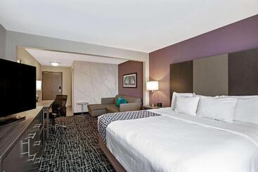 هتل La Quinta By Wyndham Fayetteville