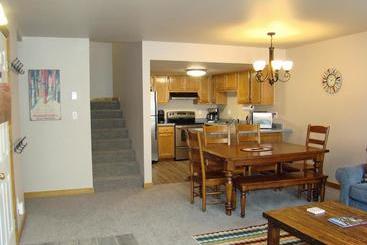 هتل The Ferringway Resort Condominiums