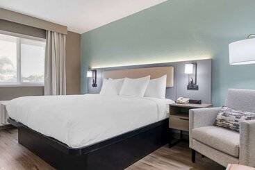 هتل Comfort Inn Sea World Area