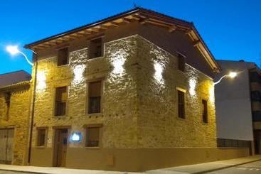 پانسیون Hostal Rural Villa De Mendavia