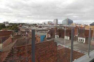 Жильё для туристов Penthouse Basingstoke