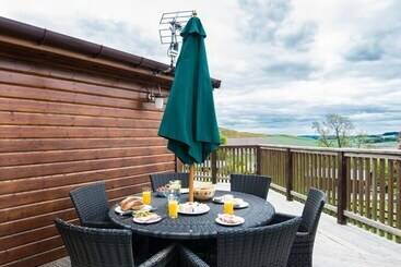 דירות לתיירים Skylark Lodge With Hot Tub Near Cupar, Fife