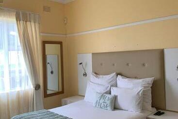 تختخواب و صبحانه Kwazi Guest House