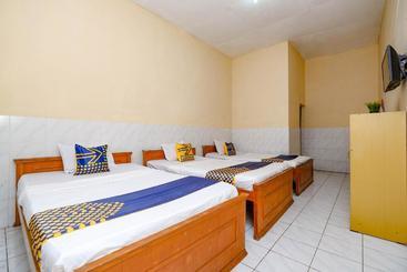 Otel Spot On 2011  Mekar Sari