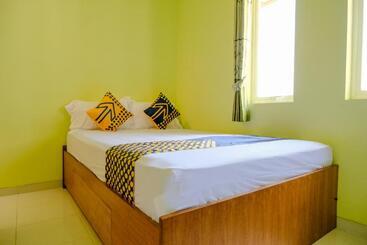 Otel Spot On 2032 Kalyca Kos Family Syariah