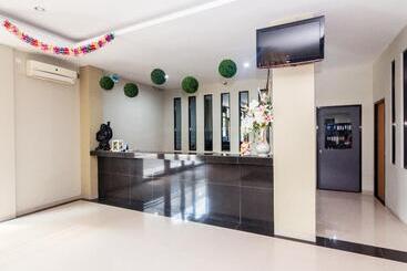 ホテル Capital O 1867 Kara Guest House